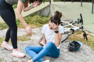 Radfahrerin hat Unfall und muss zur Physiotherapie Waidfuss 