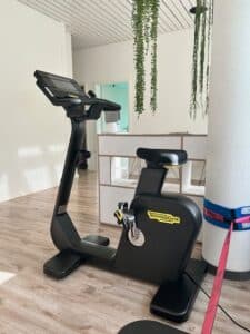 Hüfte und knie Rehabilitation ergometer technogym